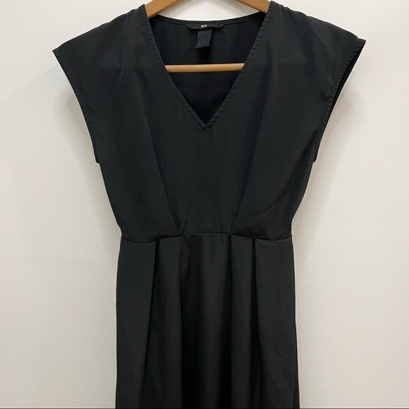 H&M Black Dress Size 2 - Picture 10 of 11